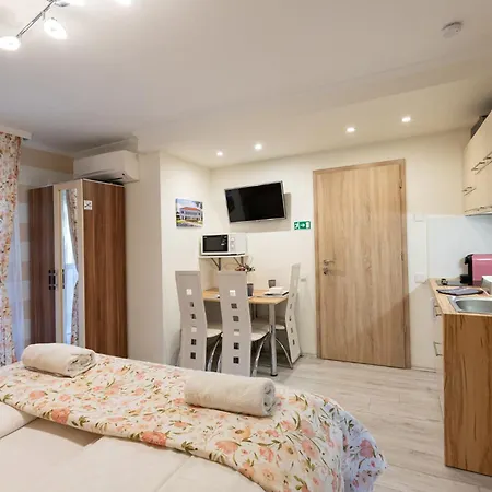 Balaton Fantasy ゲストハウス バラトンフレド