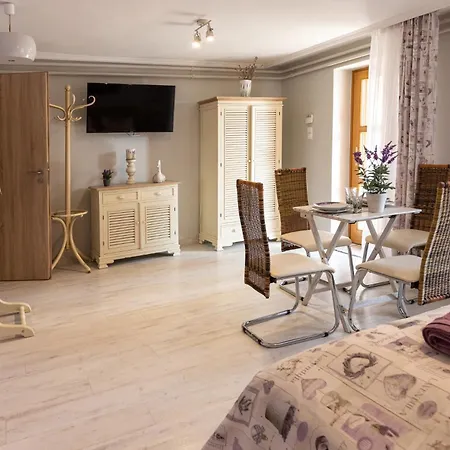 Πανσιόν Balaton Fantasy 4*